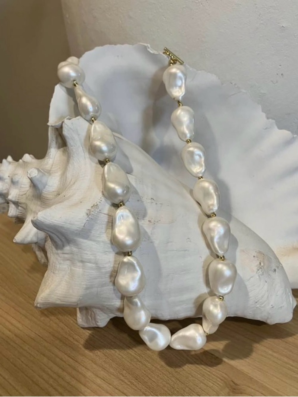 Faux Pearl Statement Choker Necklace (18”)